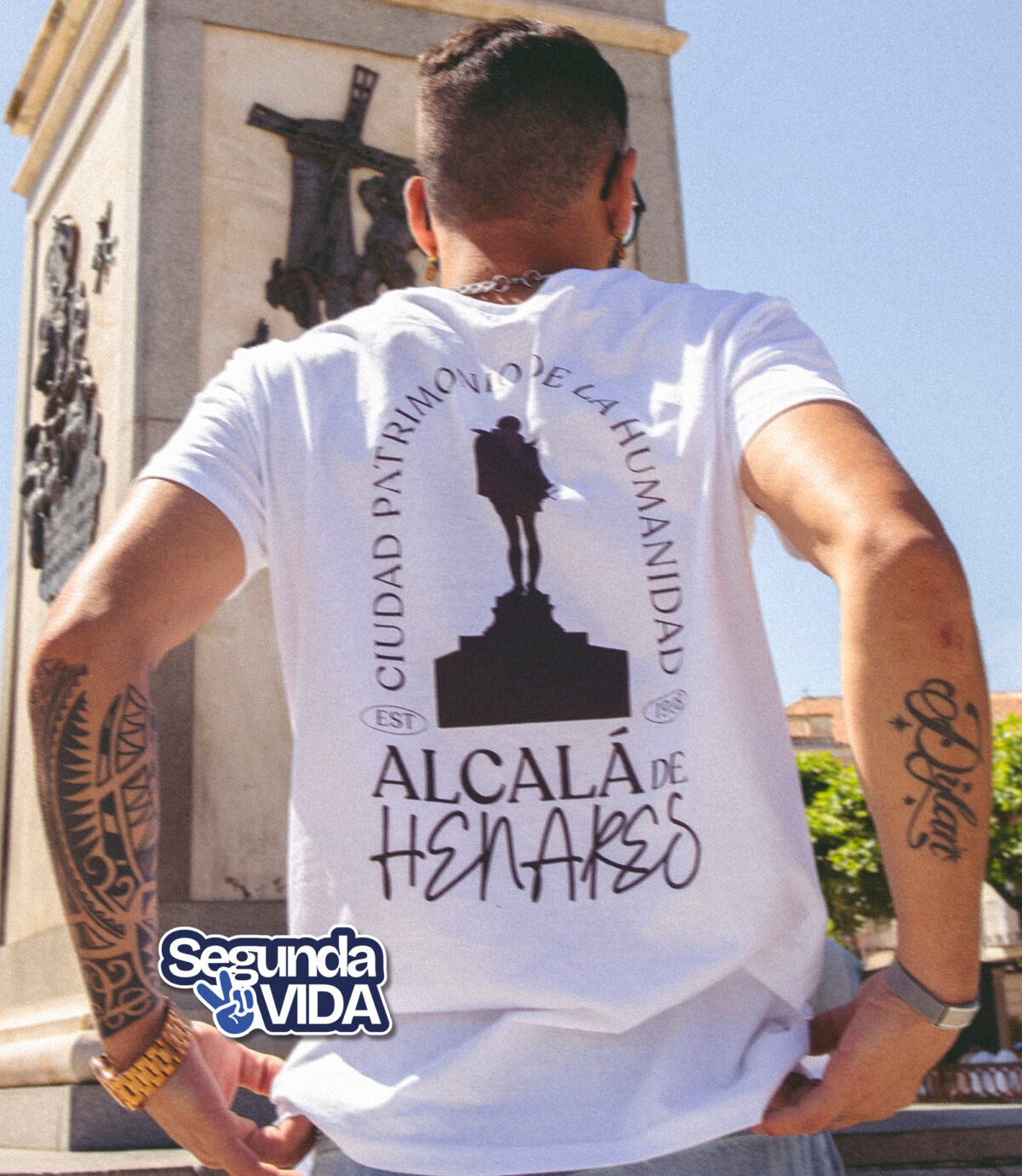 Quijote y pluma – Camiseta blanca 2ª Vida