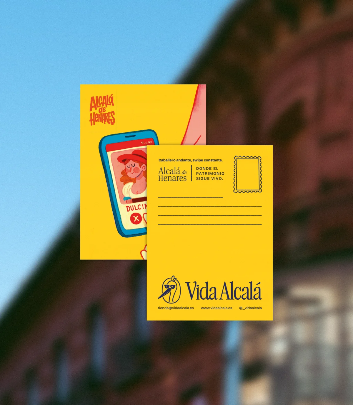 Postal amarilla con ilustración moderna de Dulcinea en móvil __________